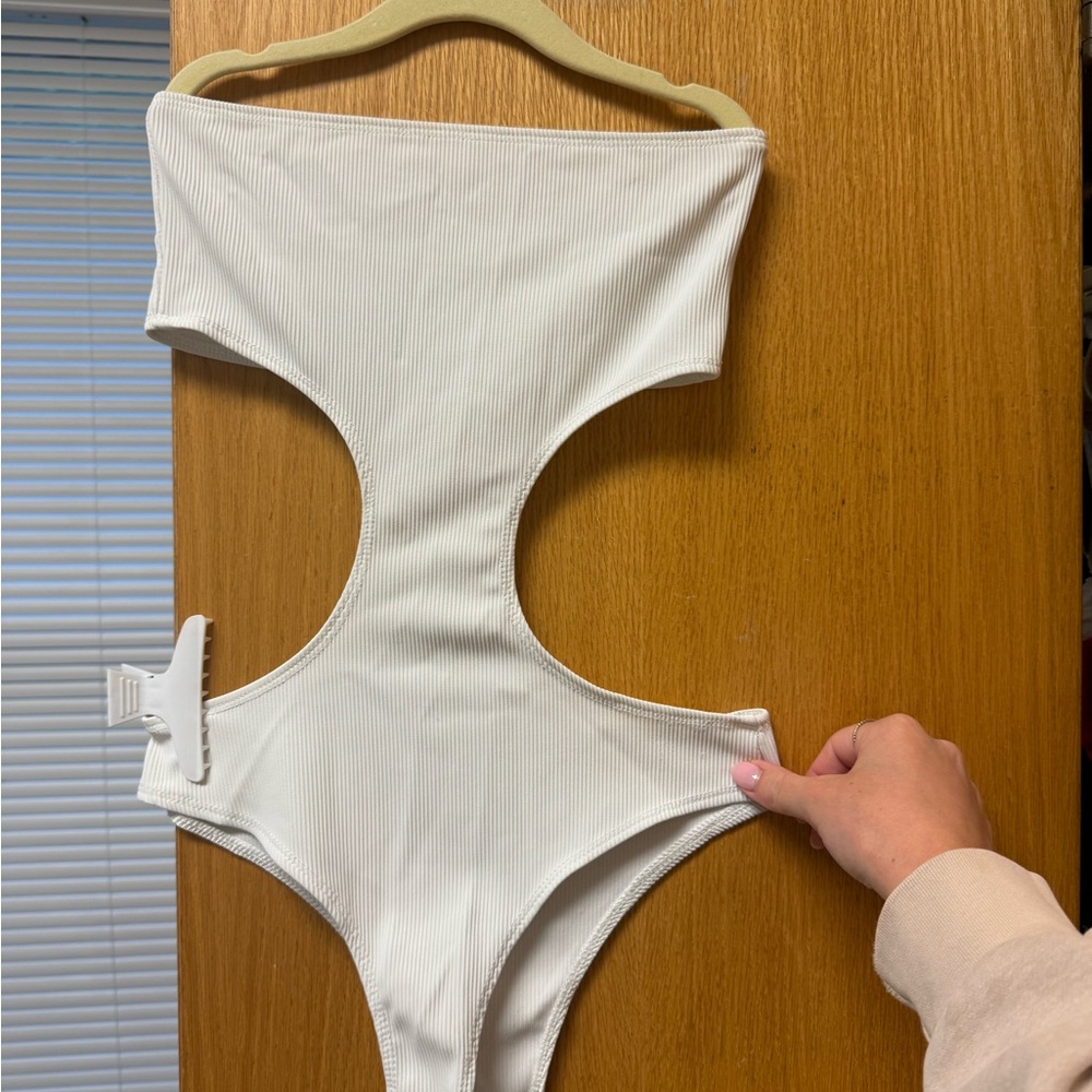 EDIKTED WHITE VIVIE RIBBED CUT-OUT BODYSUIT
